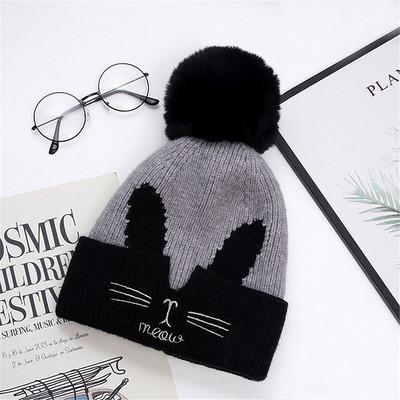 Kötött női laza sapka hímzéssel