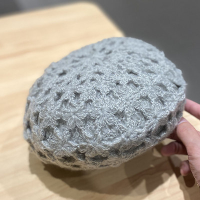 Kötött női téli barett típusú sapka