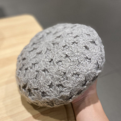 Kötött női téli barett típusú sapka