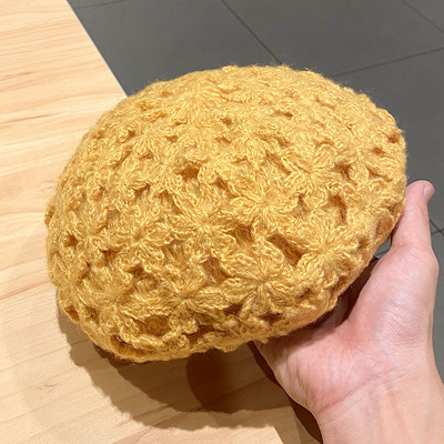 Kötött női téli barett típusú sapka