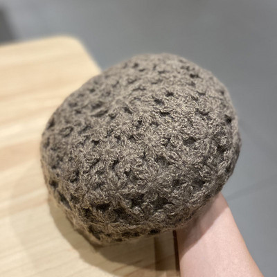 Kötött női téli barett típusú sapka