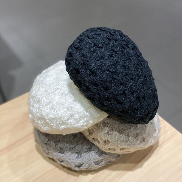 Kötött női téli barett típusú sapka