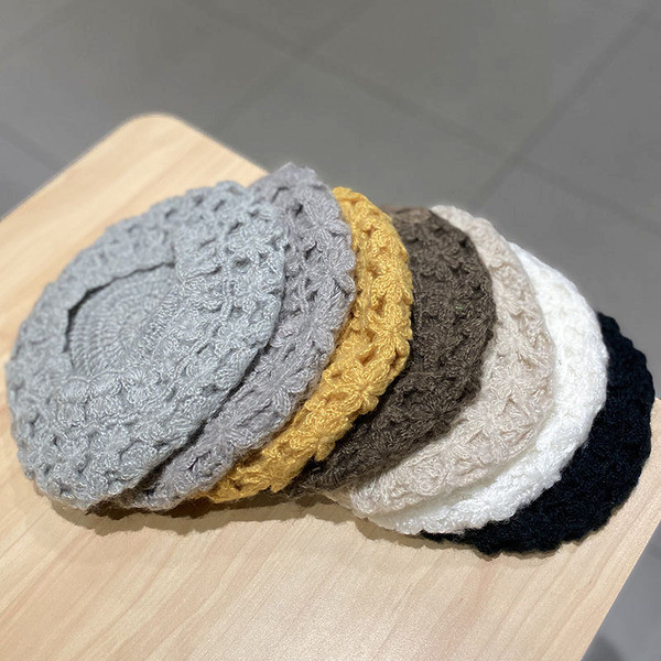 Kötött női téli barett típusú sapka