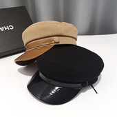 Bőr ellenzővel ellátott női sapka őszre és télre