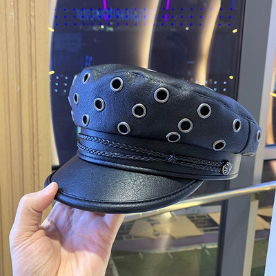 Modern női sapka eko bőrből, napellenzővel és fém elemekkel