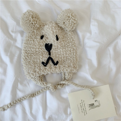 Γυναικείο καπέλο με τρισδιάστατα στοιχεία