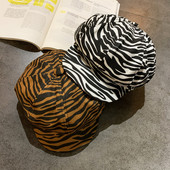 Modern női barett típusú sapka állatmintával