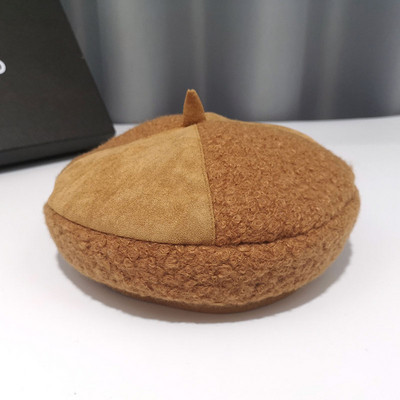 Καθημερινό γυναικείο καπέλο με μεταλλική διακόσμηση