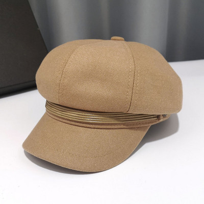 Καθημερινό γυναικείο καπέλο με γείσο σε τέσσερα χρώματα κατάλληλο για το χειμώνα και το φθινόπωρο