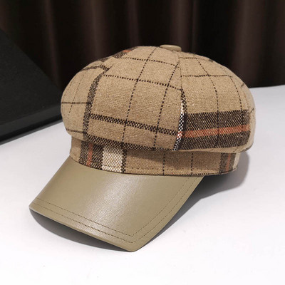 Alkalmi női sapka bőr védőellenzővel bézs és fekete színben