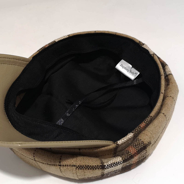 Alkalmi női sapka bőr védőellenzővel bézs és fekete színben