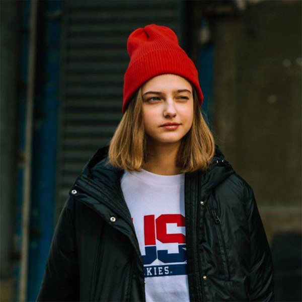 Modern kötött őszi-téli sapka