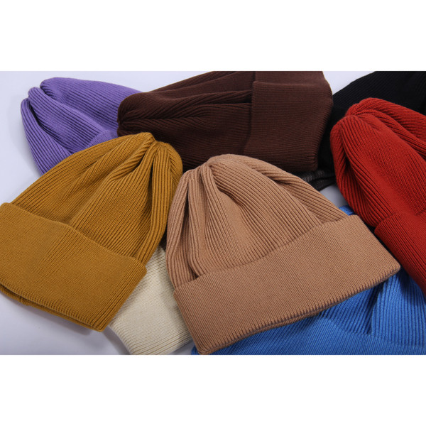 Modern kötött őszi-téli sapka