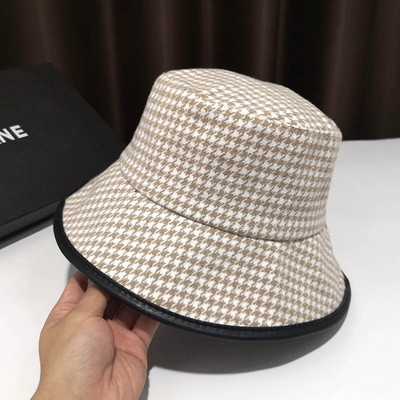 Női kockás sapka bézs és fekete színben