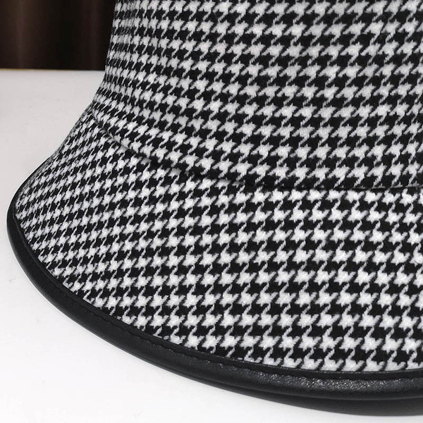 Női kockás sapka bézs és fekete színben