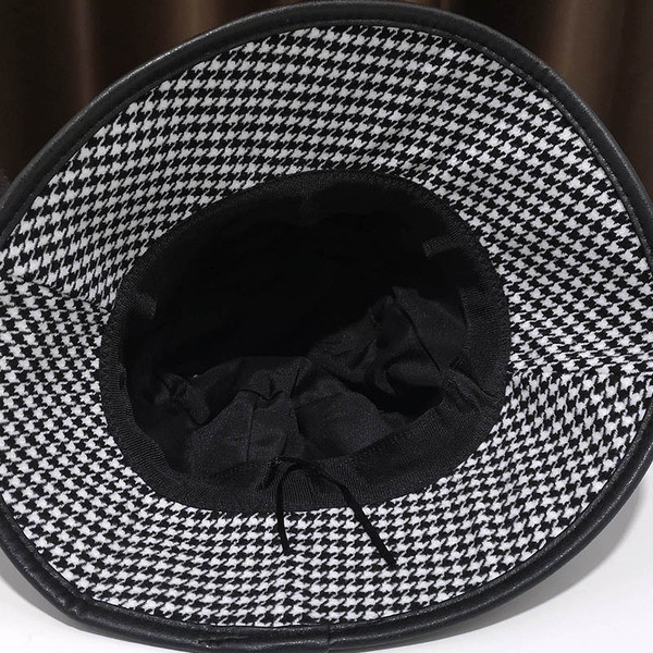 Női kockás sapka bézs és fekete színben