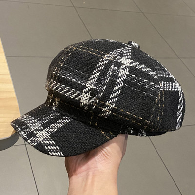 Μάλλινο γυναικείο καρό καπέλο με γείσο