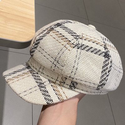 Μάλλινο γυναικείο καρό καπέλο με γείσο