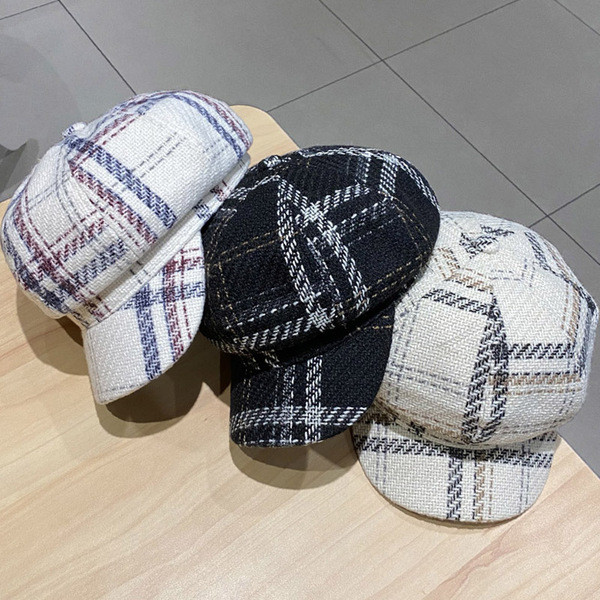 Gyapjú női kockás sapka napellenzővel