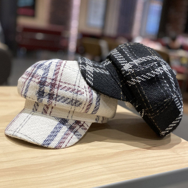 Gyapjú női kockás sapka napellenzővel