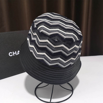 Καρό γυναικείο καπέλο σε δύο χρώματα