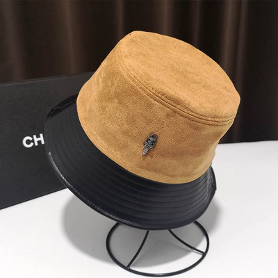 Μοντέρνο γυναικείο καπέλο με μεταλλική διακόσμηση και έκο δέρμα