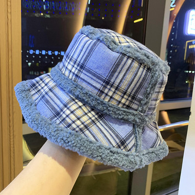 Női kockás sapka puha béléssel