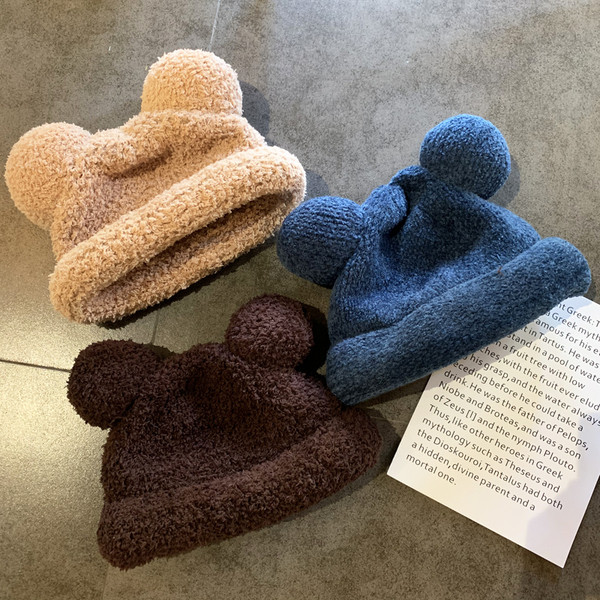 Alkalmi női gyapjú sapka 3D elemekkel