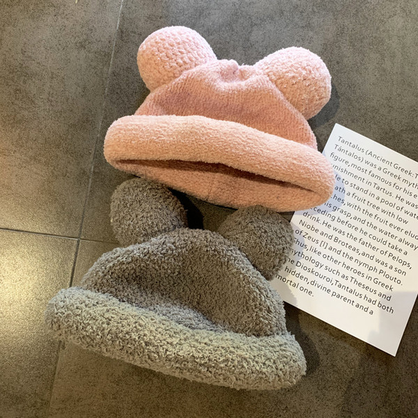 Alkalmi női gyapjú sapka 3D elemekkel