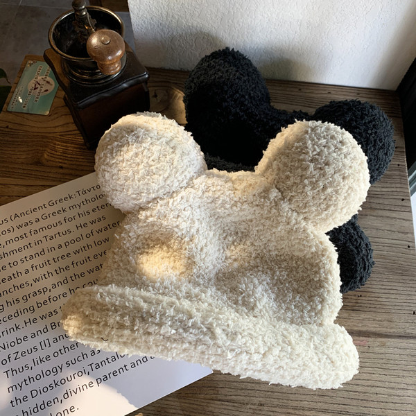 Alkalmi női gyapjú sapka 3D elemekkel