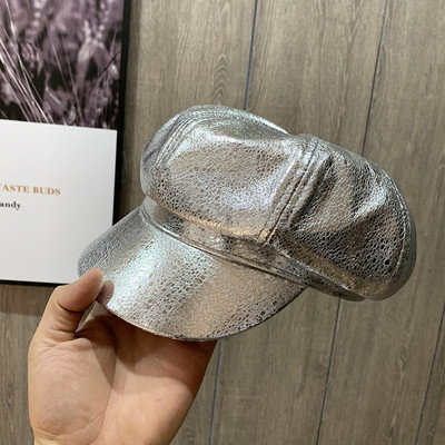 Naprakész női sapka napellenzővel, fényes hatással