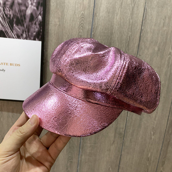 Naprakész női sapka napellenzővel, fényes hatással