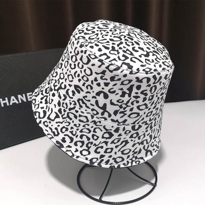 Καθημερινό γυναικείο καπέλο διπλής όψης σε τρία χρώματα