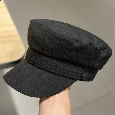 Μοντέρνο υφασμάτινο γυναικείο καπέλο με γείσο