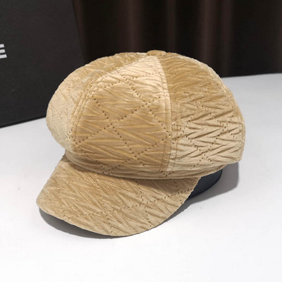 Καθημερινό γυναικείο βελούδινο καπέλο με γείσο