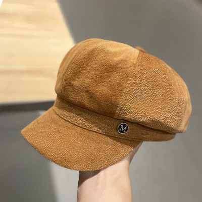 Nappali női sapka ellenőrző fém elemmel