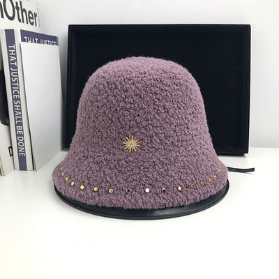 Γυναικείο καπέλο νέο μοντέλο με μεταλλικά στοιχεία