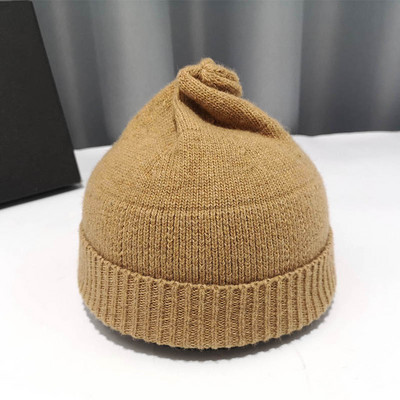 Alkalmi női kötött sapka