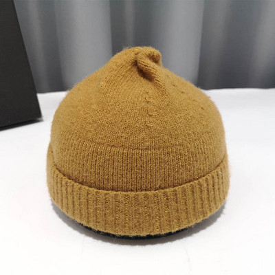 Alkalmi női kötött sapka