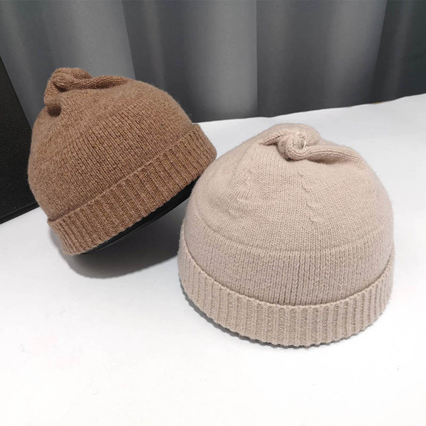 Alkalmi női kötött sapka