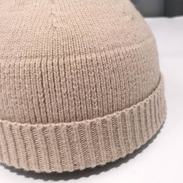 Alkalmi női kötött sapka