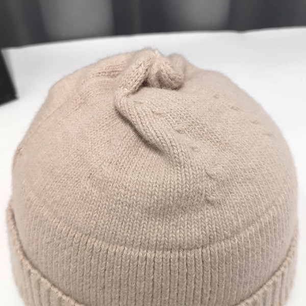 Alkalmi női kötött sapka