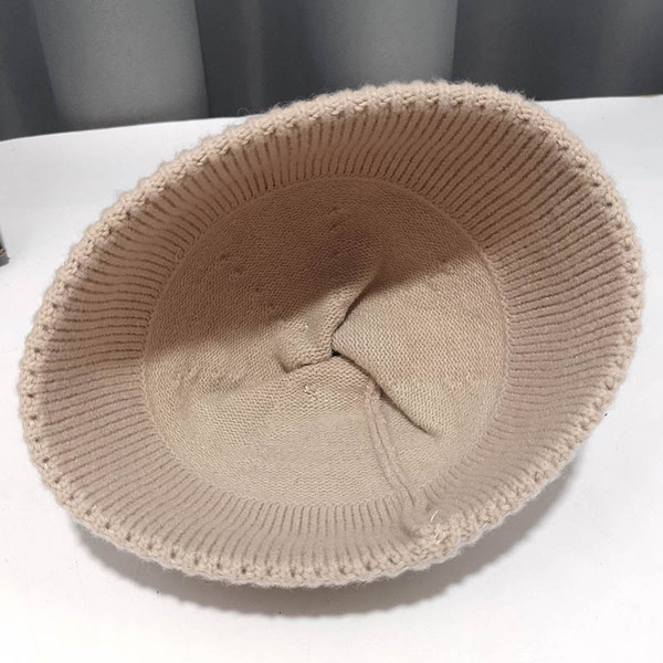 Alkalmi női kötött sapka