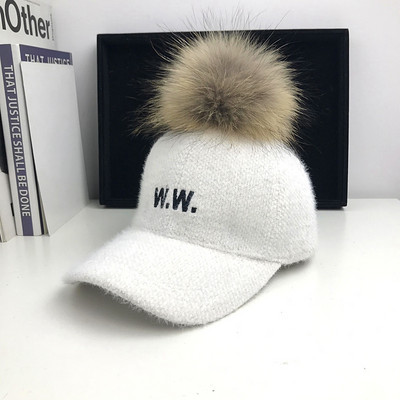 Új modell női sapka pehelytal és hímzéssel