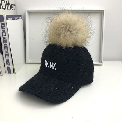 Új modell női sapka pehelytal és hímzéssel