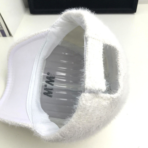 Új modell női sapka pehelytal és hímzéssel