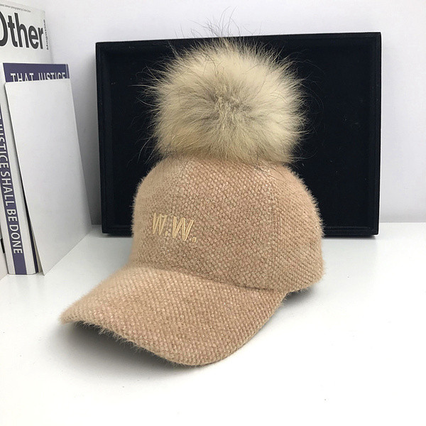 Új modell női sapka pehelytal és hímzéssel