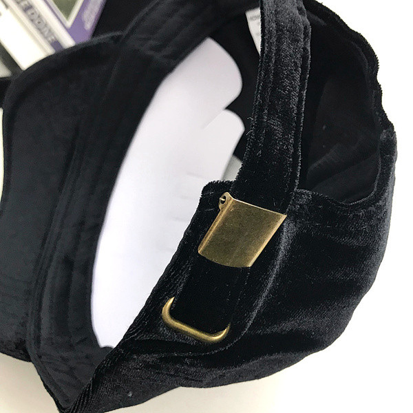 Új modell női sportsapka hímzéssel