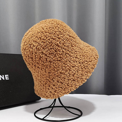 Téli plüss női sapka több színben