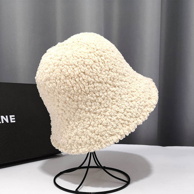 Téli plüss női sapka több színben